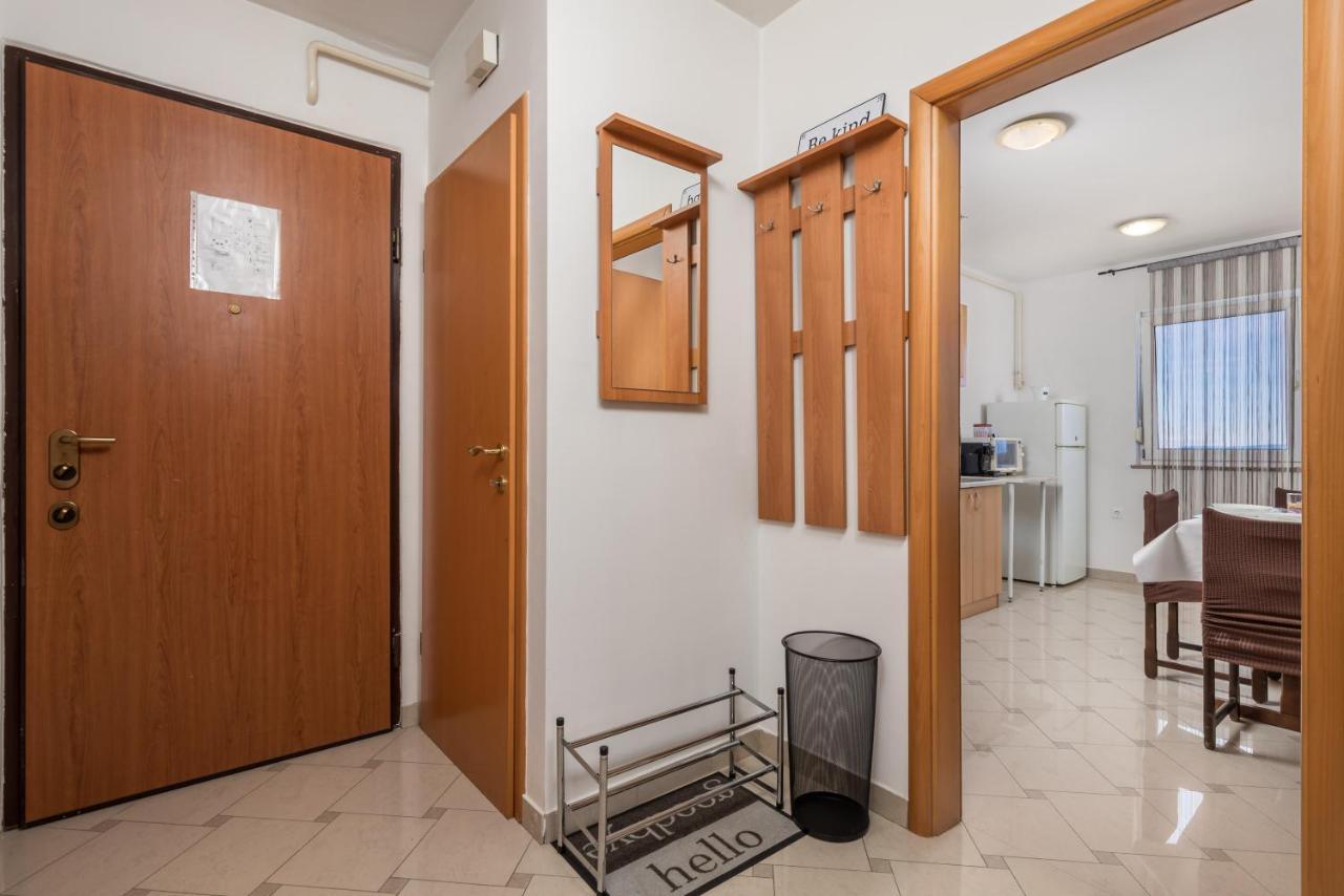 Apartman Iris 2 -Rijeka Lägenhet Exteriör bild