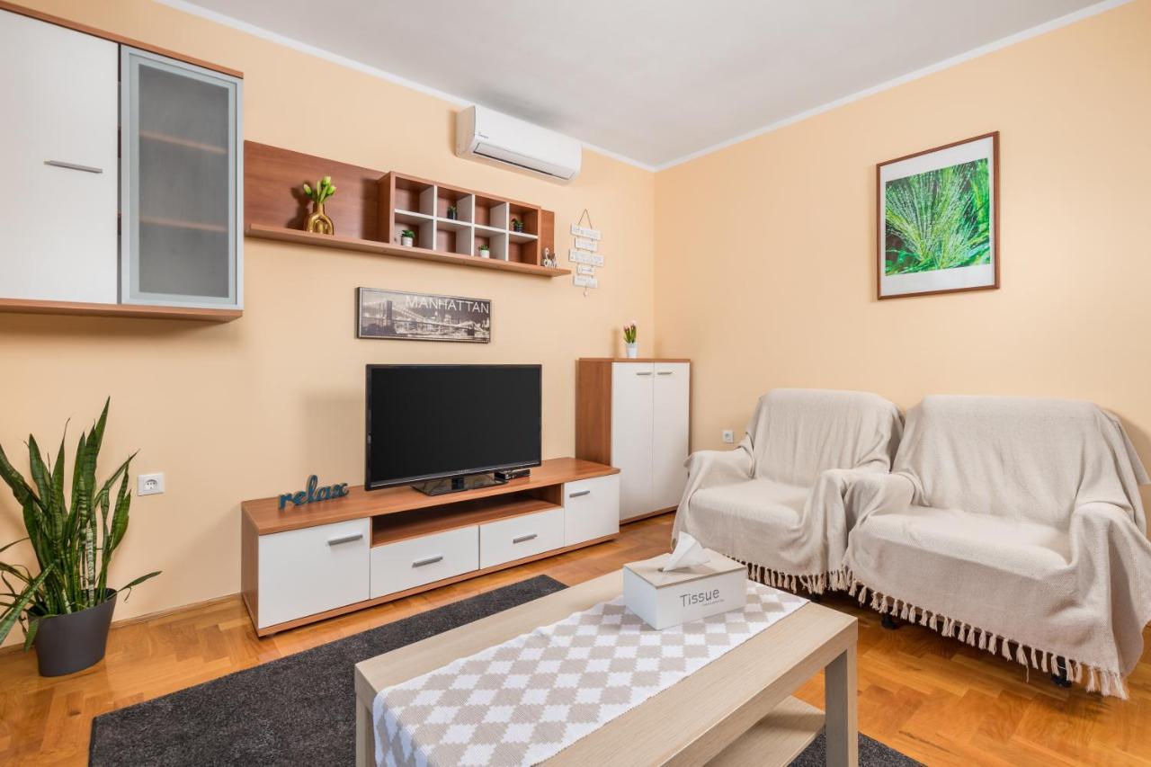 Apartman Iris 2 -Rijeka Lägenhet Exteriör bild